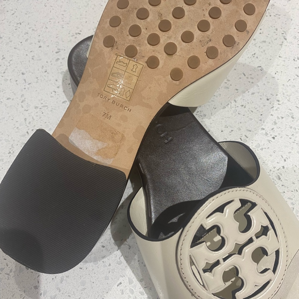 Tory Burch Bombe Miller Logo Slide - Picture 5 of 9